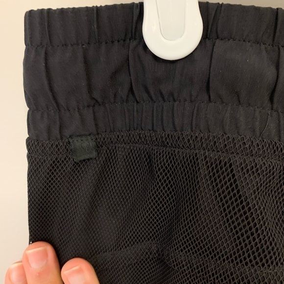 𝅺lululemon Athletica Mesh Jogger Pants - Black - Size 4 - Picture 10 of 16